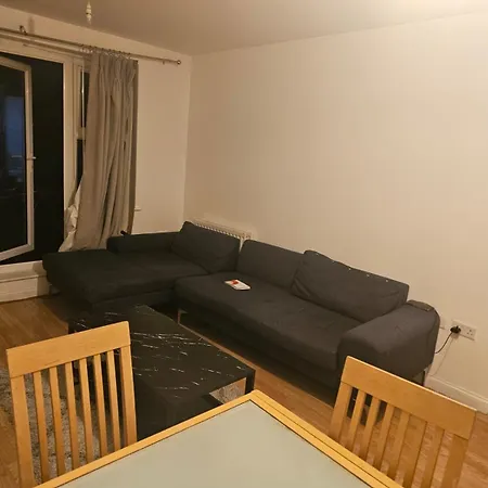 Big Double Room With Bathroom In 2 Bedroom Flat Kitchen Is Shared